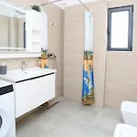 Aysel 7 Lungomare Appartement *